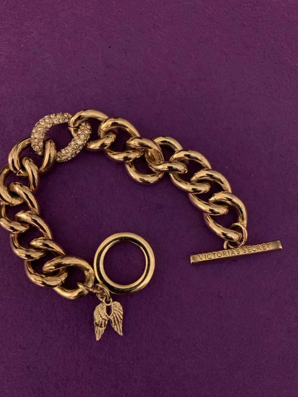 Victoria’s Secret Gold Tone Chunky Chain Toggle Bracelet with Wing Charm - Picture 3 of 5